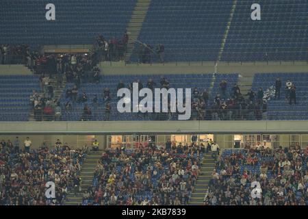 Anhänger des AC Mailand verlassen das Stadion aus Protest während der Serie A Spiel zwischen AC Mailand und ACF Fiorentina im Stadio Giuseppe Meazza am 29. September 2019 in Mailand, Italien. (Foto von Giuseppe Cottini/NurPhoto) Stockfoto