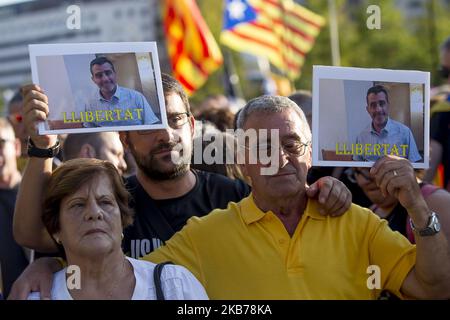 Tausende von Menschen und Verwandten demonstrieren in den Straßen von Sabadell und fordern die Freilassung der 7 katalanischen unabhängigen Aktivisten des CDR (Verteidigungskomitee der Republik), die von der Guardia Civil des Terrorismus angeklagt und seit dem 23. September in Sabadell, Katalonien, Spanien, inhaftiert wurden, am 28. September 2019 (Foto von Miquel Llop/NurPhoto) Stockfoto