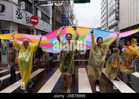 Riesige „Lennon Wall Flag“, die der Künstler Badiucao während eines Protestes am 29. September 2019 zur Unterstützung der Demonstranten in Hongkong in Taiwan entworfen hat. (Foto von Jose Lopes Amaral/NurPhoto) Stockfoto
