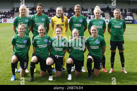 Brighton und Hove Albion Women Team schießen Back Row:- Aileen Whelan, Victoria Williams, Megan Walsh, Harris und Kayleigh Green von Brighton und Hove Albion WFC. Front Row:- Ellie Brazil, Matide Lundorf Skovsen, Felicity Gibbons, Danielle Bowman und Megan Connolly von Brighton und Hove Albion WFC während des FA Women's Super League-Spiels von Barclay zwischen Arsenal Women und Brighton und Hove Albion Women am 29. September 2019 im Meadow Park Stadium in Boreham Wood, England (Foto von Action Foto Sport/NurPhoto) Stockfoto