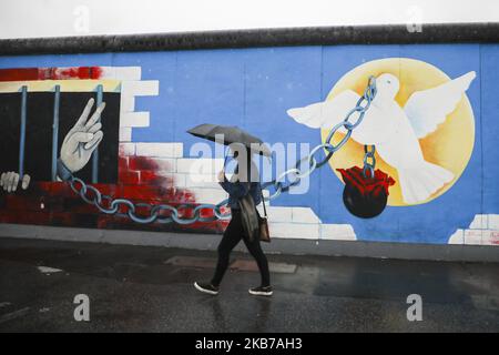 East Side Gallery in Berlin, Deutschland am 26.. September 2019. Die East Side Gallery besteht aus 105 Gemälden von Künstlern aus aller Welt, die 1990 auf der Ostseite der Berliner Mauer gemalt wurden. (Foto von Beata Zawrzel/NurPhoto) Stockfoto