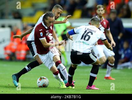 Diego Laxalt aus Turin im Einsatz zwischen Azevedo Junior Hernani und Vincent Laurini aus Parma während des Serie-A-Spiels Parma Calcio gegen den FC Turin am 30. September 2019 im Ennio Tardini Stadium in Parma, Italien (Foto: Matteo Ciambelli/NurPhoto) Stockfoto