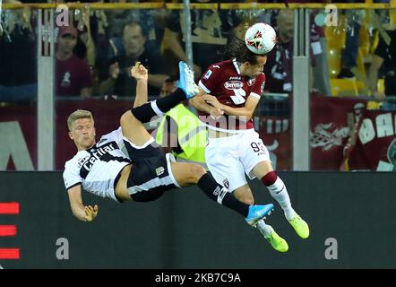 Andreas Cornelius aus Parma und Diego Laxalt aus Turin während des Serie-A-Spiels Parma Calcio gegen den FC Turin am 30. September 2019 im Ennio Tardini-Stadion in Parma, Italien (Foto: Matteo Ciambelli/NurPhoto) Stockfoto