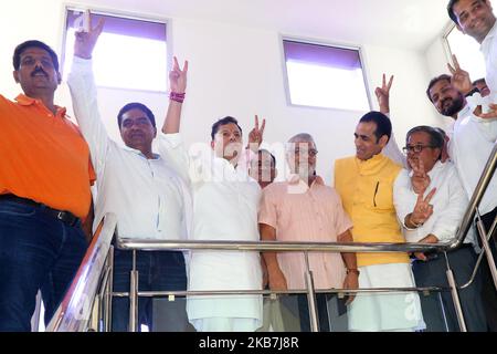 Rajasthan Lok Sabha Sprecher CP Joshi, Kongressleiter Vaibhav Ghelot zusammen mit anderen Mitgliedern posieren für Foto nach der Wahl zum neuen Präsidenten der Rajasthan Cricket Association, in Jaipur, Rajasthan, Indien, 04,2019. Oktober. (Foto von Vishal Bhatnagar/NurPhoto) (Foto von Vishal Bhatnagar/NurPhoto) Stockfoto