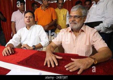 Rajasthan Lok Sabha Sprecher CP Joshi mit Kongressleiter Vaibhav Ghelot spricht zu den Medien über die Wahl zum neuen Präsidenten der Rajasthan Cricket Association , in Jaipur, Rajasthan, Indien, 04,2019. Oktober. (Foto von Vishal Bhatnagar/NurPhoto) (Foto von Vishal Bhatnagar/NurPhoto) Stockfoto