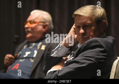 (L-R) Lech Walesa und Jerzy Balcerowicz, gesehen während einer öffentlichen Versammlung im Bristol Hotel in Rzeszow. Vor 36 Jahren, am October5. August 1983, wurde Lech Walesa, der Führer der damaligen Solidarnosc, Polens erster unabhängiger Gewerkschaft, für seine Kampagne für Organisationsfreiheit mit dem Friedensnobelpreis ausgezeichnet. Am Freitag, den 4. Oktober 2019, in Rzeszow, Polen. (Foto von Artur Widak/NurPhoto) Stockfoto