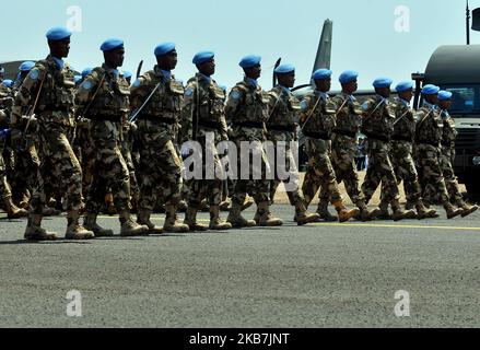 Soldaten der Nationalen Streitkräfte Indonesiens (TNI) bestiegen während der Festumzug 74. auf dem Luftwaffenstützpunkt Halim Perdanakusuma, Jakarta, Oktober 5,2019, Kampffahrzeuge. TNI zeigt verschiedene Arten von Ausrüstung des Hauptverteidigungssystems, wie Panzer und andere. (Foto von Dasril Roszandi/NurPhoto) Stockfoto