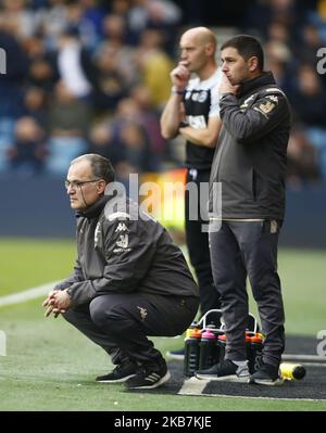 L-R Leeds United Manager Marcelo Bielsa und Assistant Head Coach Pablo Quiroga während der English Sky Bet Championship zwischen Millwall und Leeds United am 05. Oktober 2019 in Den, London, England (Foto by Action Foto Sport/NurPhoto) Stockfoto