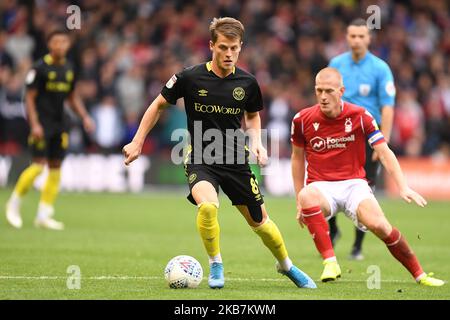 Mathias Jensen (8) von Brentford während des Sky Bet Championship-Spiels zwischen Nottingham Forest und Brentford am City Ground, Nottingham, am Samstag, dem 5.. Oktober 2019. (Foto von Jon Hobley/MI News/NurPhoto) Stockfoto