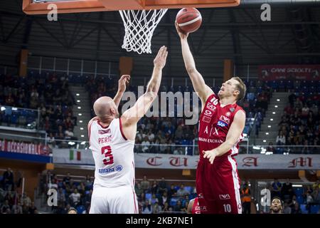 Michael Roll (#10 AX Armani Exchange Milano) schießt während eines Basketballspiels von LBA zwischen AX Armani Exchange Milano und Pallacanestro Trieste bei der Allianz Cloud ein Zwischenspiel. (Foto von Roberto Finizio/NurPhoto) Stockfoto