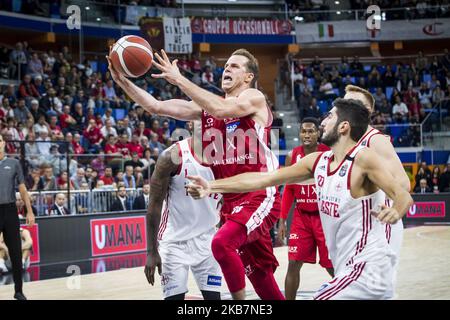 Michael Roll (#10 AX Armani Exchange Milano) schießt während eines Basketballspiels von LBA zwischen AX Armani Exchange Milano und Pallacanestro Trieste bei der Allianz Cloud ein Zwischenspiel. (Foto von Roberto Finizio/NurPhoto) Stockfoto