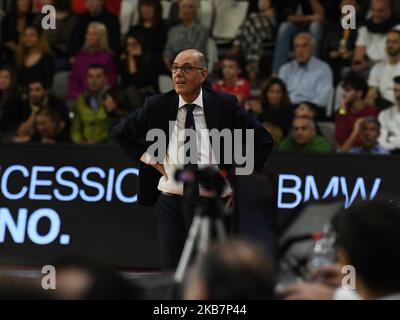 Trainer Attilio CAJA von Openjobmetis in Aktion während der Italien Lega Korb der Serie A , Openjobmetis Varese - Fortitudo Bologna am 6. Oktober 2019 in Varese Palasport Enerxenia Arena (Foto von Fabio Averna/NurPhoto) Stockfoto