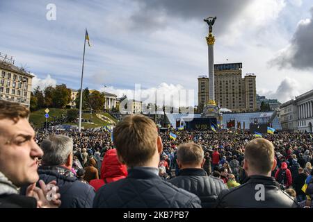 Menschen nehmen an einer Kundgebung gegen die Genehmigung der sogenannten Steinmeier-Formel in Kiew, Ukraine, am 6. Oktober 2019 Teil. (Foto von Maxym Marusenko/NurPhoto) Stockfoto