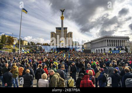 Menschen nehmen an einer Kundgebung gegen die Genehmigung der sogenannten Steinmeier-Formel in Kiew, Ukraine, am 6. Oktober 2019 Teil. (Foto von Maxym Marusenko/NurPhoto) Stockfoto