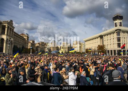 Menschen nehmen an einer Kundgebung gegen die Genehmigung der sogenannten Steinmeier-Formel in Kiew, Ukraine, am 6. Oktober 2019 Teil. (Foto von Maxym Marusenko/NurPhoto) Stockfoto