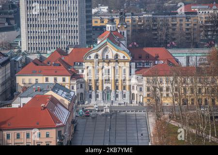 Ljubljana: Panoramablick auf den Kongressplatz (Kongressni trg). Slowenien Stockfoto