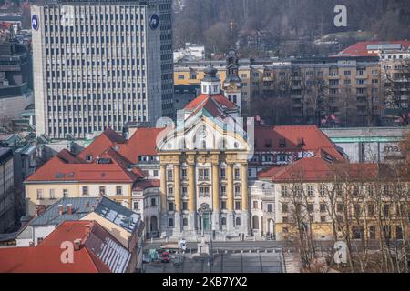 Ljubljana: Panoramablick auf den Kongressplatz (Kongressni trg). Slowenien Stockfoto