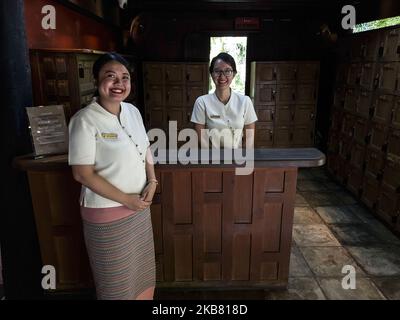 Bangkok, Thailand, 10. Oktober 2019 : Blick auf das Haus von Jimp Thomson in Bangkok. James Harrison Wilson Thompson (21. März 1906 – 26. März 1967 verschwunden) war ein amerikanischer Geschäftsmann, der in den Jahren 1950s und 1960s zur Wiederbelebung der thailändischen Seidenindustrie beitrug. Zum Zeitpunkt seines Verschwindens war er einer der berühmtesten Amerikaner, die in Asien lebten. Sein Haus in Thailand wird zu einem Museum, das von Touristen auf der ganzen Welt besichtigt wird, um den berühmten thailändischen Silik zu sehen. (Foto von Donal Husni/NurPhoto) Stockfoto