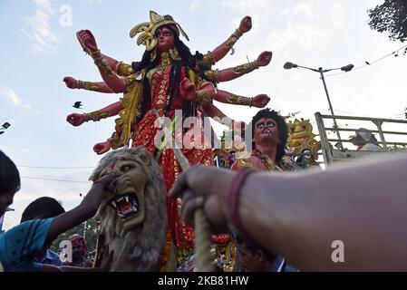 Durga Idol Immersion in Kalkutta, Indien, 10. Oktober 2019. (Foto von Indranil Aditya/NurPhoto) Stockfoto