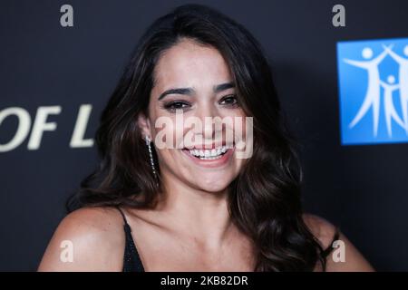 SANTA MONICA, LOS ANGELES, KALIFORNIEN, USA - 10. OKTOBER: Die Schauspielerin Natalie Martinez kommt zur Spirit of Life 2019 Gala der Stadt der Hoffnung, die am 10. Oktober 2019 im Barker Hangar in Santa Monica, Los Angeles, Kalifornien, USA, stattfand. (Foto von Xavier Collin/Image Press Agency/NurPhoto) Stockfoto