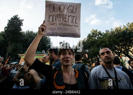 Pro-kurdische Aktivisten rufen am 11. Oktober 2019 in Rom, Italien, Slogans auf, als sie gegen türkische Militäroperationen protestieren. (Foto von Andrea Ronchini/NurPhoto) Stockfoto