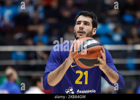 Alex Abrines aus Barcelona erwärmt sich am 11. Oktober 2019 während des Basketball-Spiels der Turkish Airlines EuroLeague 2019/2020 zwischen Zenit St. Petersburg und dem FC Barcelona in der Sibur Arena in Sankt Petersburg, Russland. (Foto von Mike Kireev/NurPhoto) Stockfoto