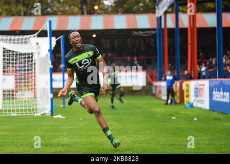 Nicke Kabamba von Hartlepool United feiert am Samstag, dem 12.. Oktober 2019, das dritte Tor beim Vanarama National League-Spiel zwischen Aldershot Town und Hartlepool United im EBB Stadium, Aldershot. (Foto von Paul Paxford/MI News/NurPhoto) Stockfoto