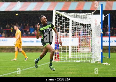 Nicke Kabamba von Hartlepool United feiert am Samstag, dem 12.. Oktober 2019, das dritte Tor beim Vanarama National League-Spiel zwischen Aldershot Town und Hartlepool United im EBB Stadium, Aldershot. (Foto von Paul Paxford/MI News/NurPhoto) Stockfoto