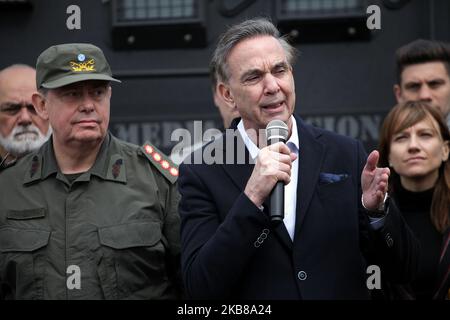 Senator Miguel Angel Pichetto hält am 14. Oktober 2019 eine Pressekonferenz über Razzia-Drogen-Patricia Bullrich-Miguel Angel Pichetto drei Anti-Drogen-Razzien in der Nachbarschaft von Buenos Aires, Argentinien. (Foto von Carol Smiljan/NurPhoto) Stockfoto