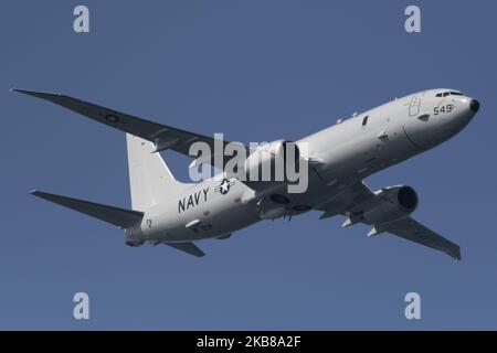 Am 13. Oktober 2019 fliegt eine Boeing P-8 Poseidon der US-Marine, ein Langstreckenflugzeug gegen U-Boot und Seeaufklärer, über die Bucht von San Francisco in San Francisco, Kalifornien. (Foto von Yichuan Cao/NurPhoto) Stockfoto