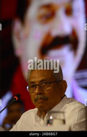 Sri-lankische Präsidentschaftskandidatin und ehemaliger Verteidigungschef Gotabhaya Rajapaksa spricht während einer Pressekonferenz in Colombo, Oktober 15,2019 (Foto: Akila Jayawardana/NurPhoto) Stockfoto