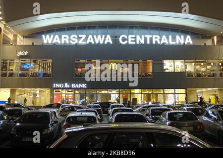 Am 16. Oktober 2019 ist im Hauptbahnhof in Warschau, Polen, ein McDonalds-Restaurant zu sehen. (Foto von Jaap Arriens/NurPhoto) Stockfoto