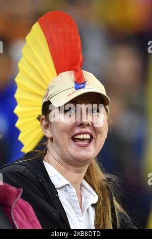 Junge rumänische Fans unterstützen ihr Team während des UEFA Euro 2020 Qualifikationsspiels zwischen Rumänien und Norwegen in der Arena Nationala am 15. Oktober 2019 in Bukarest, Rumänien. (Foto von Alex Nicodim/NurPhoto) Stockfoto