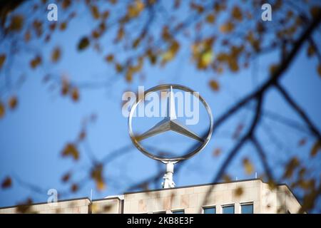 Das Logo von Mercedes Benz ist am 15. Oktober 2019 in Stuttgart zu sehen (Foto: Ab/NurPhoto) Stockfoto