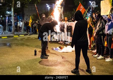 Unruhen in Girona, Spanien, am 16. Oktober 2019 - dritte Streiktage in Katalonien nach dem Urteil der katalanischen Politiker. Diese Unruhen fanden heute Abend und in dieser Nacht in Girona statt, einer der Städte, die mehr unabhängigen Einfluss in ganz Katalonien haben. (Foto von Adria Salido Zarco/NurPhoto) Stockfoto