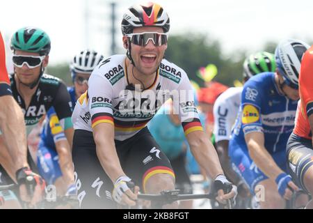 Maximilian Schachmann (Mitte) aus Deutschland, und andere Fahrer am Start der Eröffnungsphase gesehen, 135,6km Beihai Etappe, der Ausgabe 3. der Cycling Tour de Guangxi 2019, . Am Donnerstag, den 17. Oktober 2019, China. (Foto von Artur Widak/NurPhoto) Stockfoto