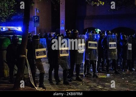 Unruhen in Girona, Spanien, am 16. Oktober 2019 - dritte Streiktage in Katalonien nach dem Urteil der katalanischen Politiker. Diese Unruhen fanden heute Abend und in dieser Nacht in Girona statt, einer der Städte, die mehr unabhängigen Einfluss in ganz Katalonien haben. (Foto von Adria Salido Zarco/NurPhoto) Stockfoto