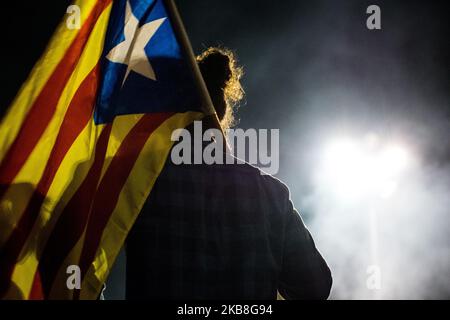 Unruhen in Girona, Spanien, am 15. Oktober 2019 - zweiter Tag der Unruhen in Katalonien nach dem Urteil der katalanischen Politiker, die sich bereits seit zwei Jahren im Gefängnis befinden. (Foto von Adria Salido Zarco/NurPhoto) Stockfoto