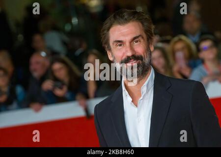 Fabrizio Gifuni nimmt am 17. Oktober 2019 in Rom, Italien, am roten Teppich „Motherless Brooklyn“ Teil, der während des Filmfestivals 14. in Rom stattfand. (Foto von Mauro Fagiani/NurPhoto) Stockfoto