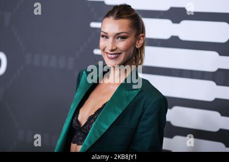 (DATEI) Bella Hadid ist laut Wissenschaft die schönste Frau der Welt. Bella Hadid ist die schönste Frau der Welt nach der im antiken Griechenland entwickelten Gleichung „Goldenes Verhältnis“. BROOKLYN, NEW YORK CITY, NEW YORK, USA - 10. SEPTEMBER: Model Bella Hadid (Isabella Khair Hadid) trifft auf der Savage X Fenty Show ein, die von Amazon Prime Video präsentiert wurde und am 10. September 2019 im Barclays Center in Brooklyn, New York City, New York, USA, stattfand. (Foto von Xavier Collin/Image Press Agency/NurPhoto) Stockfoto