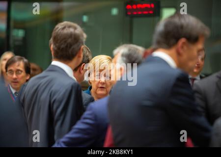 Angela Merkel Bundeskanzlerin von Deutschland. Die europäischen Staats- und Regierungschefs sprechen am zweiten Tag des EU-Spitzenpolitikgipfels ohne den britischen Premierminister Boris Johnson am 18. Oktober 2019 in Brüssel, Belgien, vor den Gesprächen am Runden Tisch. Die Verhandlungsführer der EU und des Vereinigten Königreichs kündigten eine Einigung über den Austritt des Vereinigten Königreichs aus der Europäischen Union, den Brexit, an. (Foto von Nicolas Economou/NurPhoto) Stockfoto