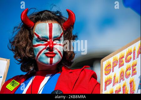 Anti-Brexit-Demonstranten nehmen am 19.. Oktober 2019 in London, Großbritannien, an der Kundgebung „Together for the Final Say“ Teil. Wenige Tage bevor der Brexit Realität wird, fand in London einer der größten öffentlichen Proteste in der britischen Geschichte statt. Mehr als eine Million Menschen nahmen an einer Massenversammlung außerhalb des parlaments Teil, um der Regierung und den Abgeordneten klar und deutlich zu vermitteln, dass sie den Menschen vertrauen sollten, nicht Boris Johnson, um die Brexit-Krise zu lösen. Auf dem Parliament Square wurden Reden führender parteiübergreifender Politiker und prominenter Stimmen gehalten, die eine Volksabstimmung unterstützen. (Foto von Romy Arroyo F Stockfoto