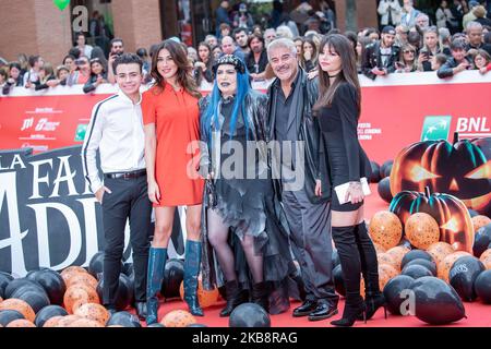 Luciano Spinelli, Virginia Rafaele, Loredana Berte, Pino Insegno und Eleonora Gaggero besuchen den roten Teppich des Films „La Famiglia Addams“ während des Alice nella Città Festivals am 20. Oktober 2019 in Rom, Italien. Besucht den roten Teppich des Films „La Famiglia Addams“ während des Alice nella Città Festivals am 20. Oktober 2019 in Rom, Italien. (Foto von Mauro Fagiani/NurPhoto) Stockfoto