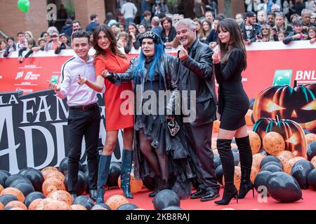 Luciano Spinelli, Virginia Rafaele, Loredana Berte, Pino Insegno und Eleonora Gaggero besuchen den roten Teppich des Films „La Famiglia Addams“ während des Alice nella Città Festivals am 20. Oktober 2019 in Rom, Italien. Besucht den roten Teppich des Films „La Famiglia Addams“ während des Alice nella Città Festivals am 20. Oktober 2019 in Rom, Italien. (Foto von Mauro Fagiani/NurPhoto) Stockfoto