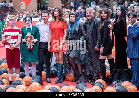 Luciano Spinelli, Virginia Rafaele, Loredana Berte, Pino Insegno und Eleonora Gaggero besuchen den roten Teppich des Films „La Famiglia Addams“ während des Alice nella Città Festivals am 20. Oktober 2019 in Rom, Italien. Besucht den roten Teppich des Films „La Famiglia Addams“ während des Alice nella Città Festivals am 20. Oktober 2019 in Rom, Italien. (Foto von Mauro Fagiani/NurPhoto) Stockfoto