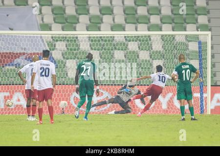 Ramin Rezaeian von al Shahaniya gleicht während des Spiels der QNB Stars League gegen Al Ahli am 19 2019. Oktober im Hamad bin Khalifa Stadium, Doha, Katar, eine Strafe aus. (Foto von Simon Holmes/NurPhoto) Stockfoto