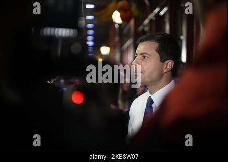 Der demokratische Präsidentschaftskandidat South Bend, der Bürgermeister von Indiana, Pete Buttigieg, hält am 20. Oktober 2019 eine Wahlkampfveranstaltung vor dem Reading Terminal Market in der Innenstadt von Philadelphia, PA, ab (Foto: Bastiaan Slabbers/NurPhoto) Stockfoto