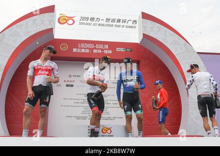 (L-R) Ryan Mullen (Irland und Trek - Segafredo Team), Fernando Gaviria (Kolumbien und VAE Team Emirates), Pascal Ackermann (Deutschland und Team Bora-Hansgrohe), Enric Mas Nicolau (Spanien und Deceuninck - schnell - Schritt), Und Tomasz Marczynski (Polen und Lotto Soudal Team), während der Preisverleihung der fünften Etappe der Cycling Tour de Guangxi 2019, . Am Montag, den 21. Oktober 2019, China. (Foto von Artur Widak/NurPhoto) Stockfoto