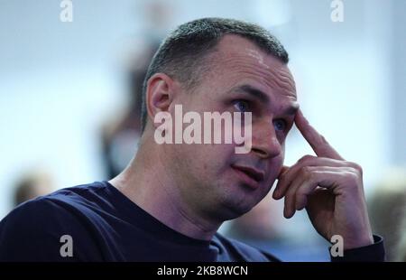 Der ukrainische Filmemacher Oleg Sentsov, ehemaliger russischer Gefangener, während der Verleihung des ukrainischen ID-Preises in Kiew. Ukraine, Montag, 21. Oktober 2019 Sentsov beabsichtigt, eine öffentliche Organisation zu schaffen. Er sagte dies am 21. Oktober bei der Verleihung der Ukrainischen ID-Preise. Nach fünf Jahren Haft in einem russischen Gefängnis war Sentsow einer der 35 freigelassenen ukrainischen Gefangenen. (Foto von Danil Shamkin/NurPhoto) Stockfoto