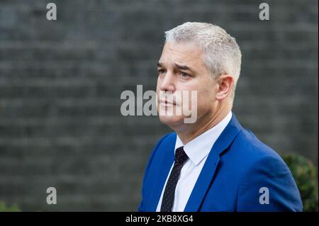 Stephen Barclay, Staatssekretär für den Austritt aus der Europäischen Union, kommt am 22. Oktober 2019 zur Kabinettssitzung in der Downing Street 10 in London, England, an. Heute werden die Abgeordneten des Unterhauses über den Gesetzentwurf des Austrittsabkommens der Europäischen Union, der als zweite Lesung bekannt ist, und über den Programmantrag von Boris Johnsons Plan, das Brexit-Gesetz innerhalb von drei Tagen abzuschließen, debattieren und abstimmen. (Foto von Wiktor Szymanowicz/NurPhoto) Stockfoto